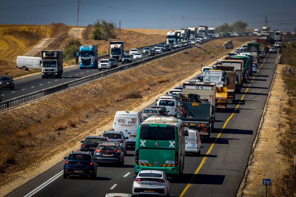 Les embouteillages sur la route de la veille de la fête