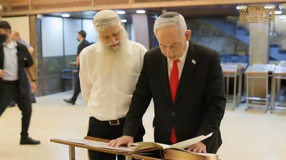 Netanyahu s'est rendu au Mur des Lamentations et a prié pour la paix des soldats