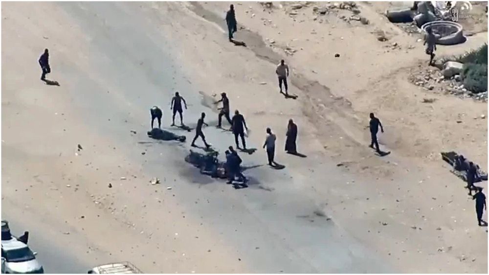 Un motocycliste et le missile explose sur lui précisément