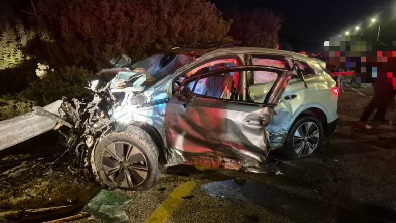 La voiture coupée en deux et tombée dans le canal : un mort dans un accident fatal au nord