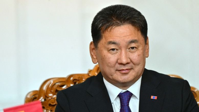 Le président de la Mongolie est entré à la salle de gym et a stupéfait les soldats
