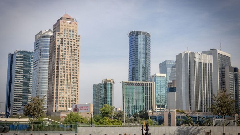 Désigne les villes d'or d'Israël : « Demande dingue »