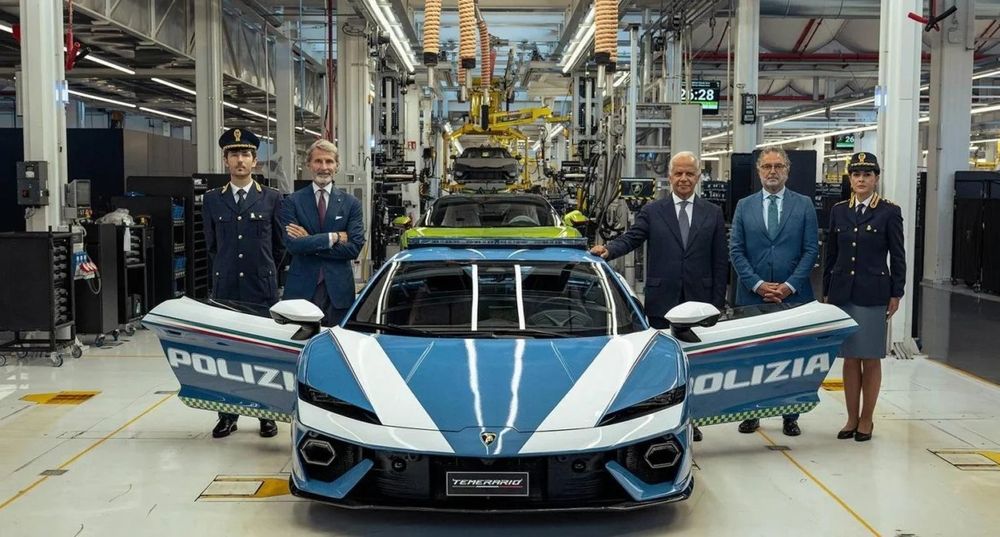 La police italienne a reçu une Lamborghini folle
