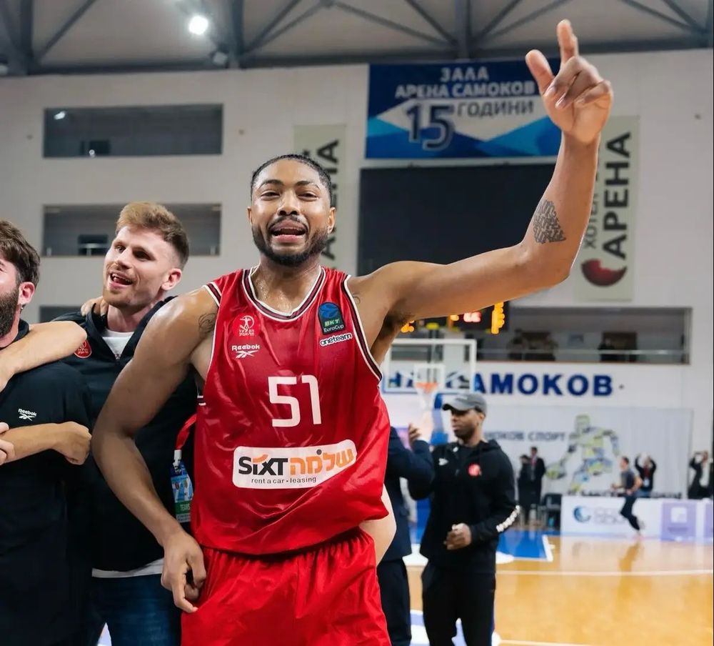 A signé officiellement à Hapoel Tel-Aviv et jouera en préparation